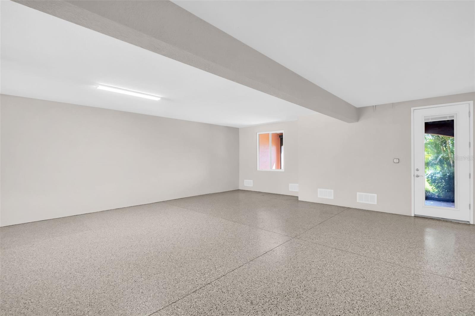 Listing photo id 45 for 11 Franklin Court S C