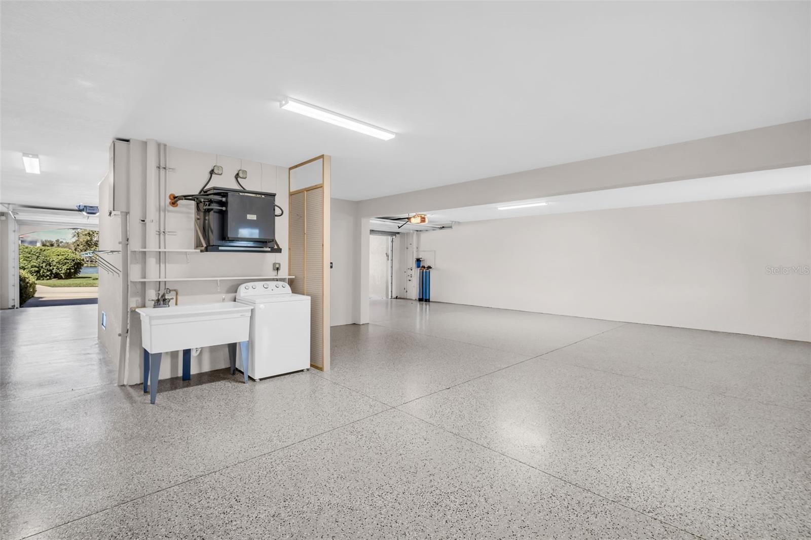 Listing photo id 47 for 11 Franklin Court S C