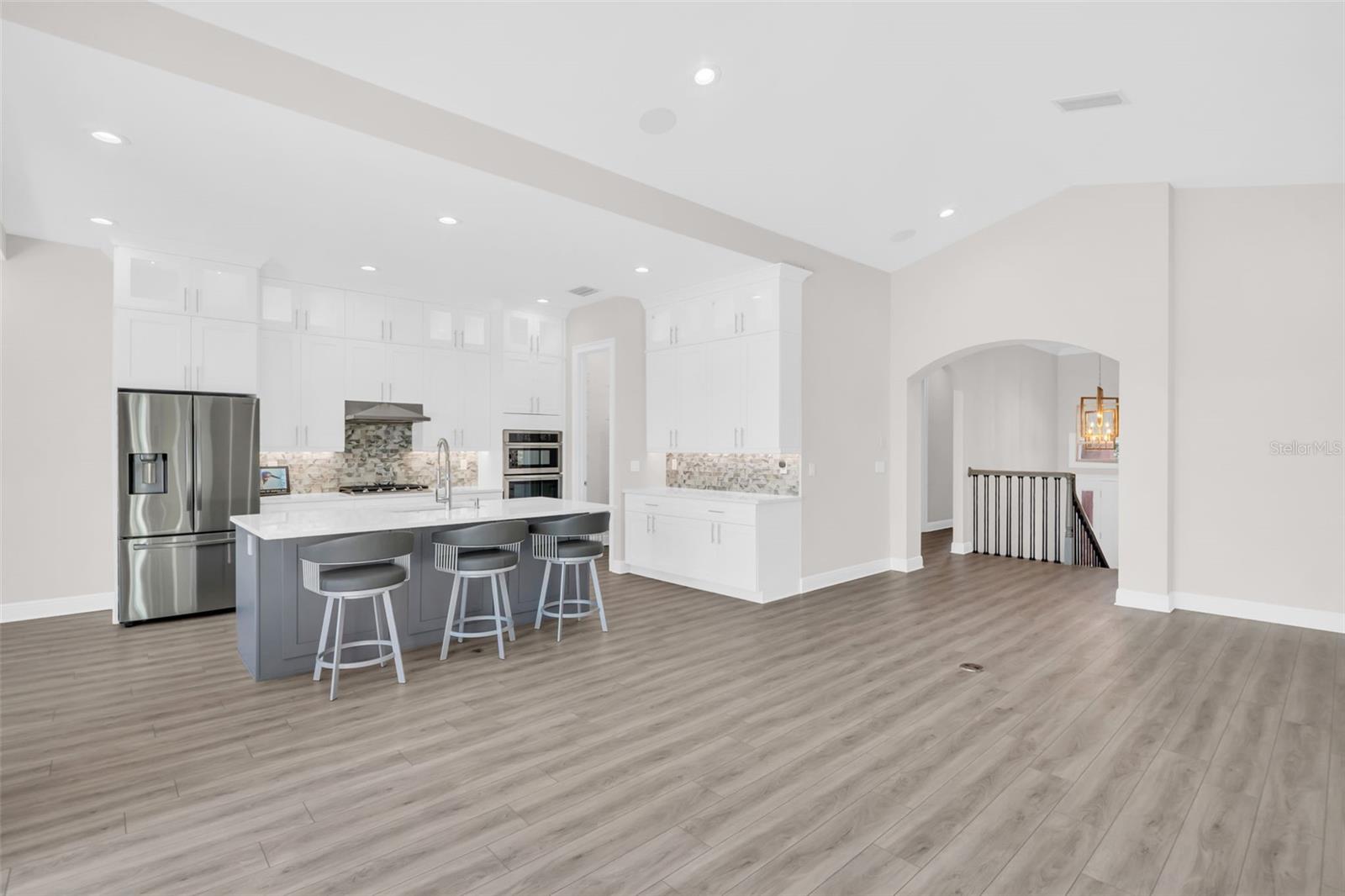 Listing photo id 3 for 11 Franklin Court S C