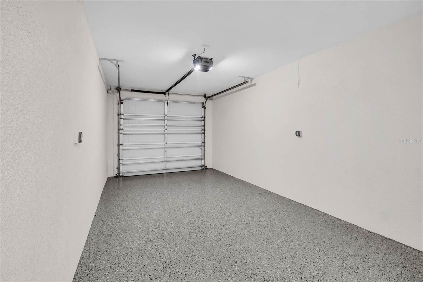 Listing photo id 49 for 11 Franklin Court S C