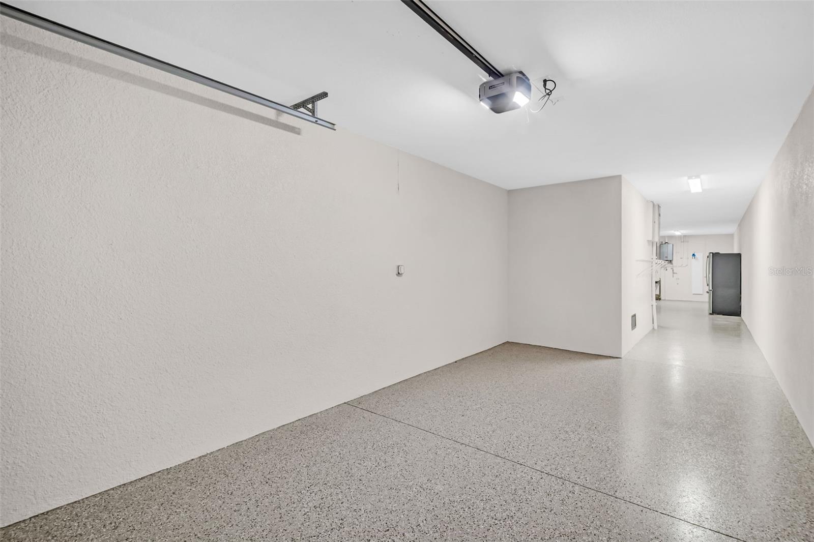 Listing photo id 50 for 11 Franklin Court S C