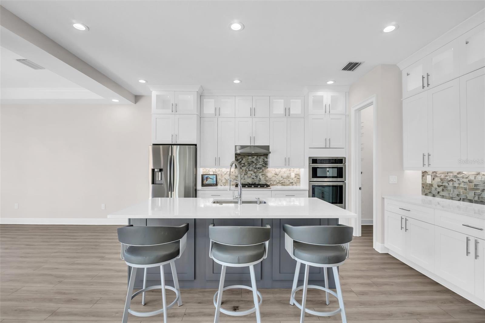 Listing photo id 4 for 11 Franklin Court S C