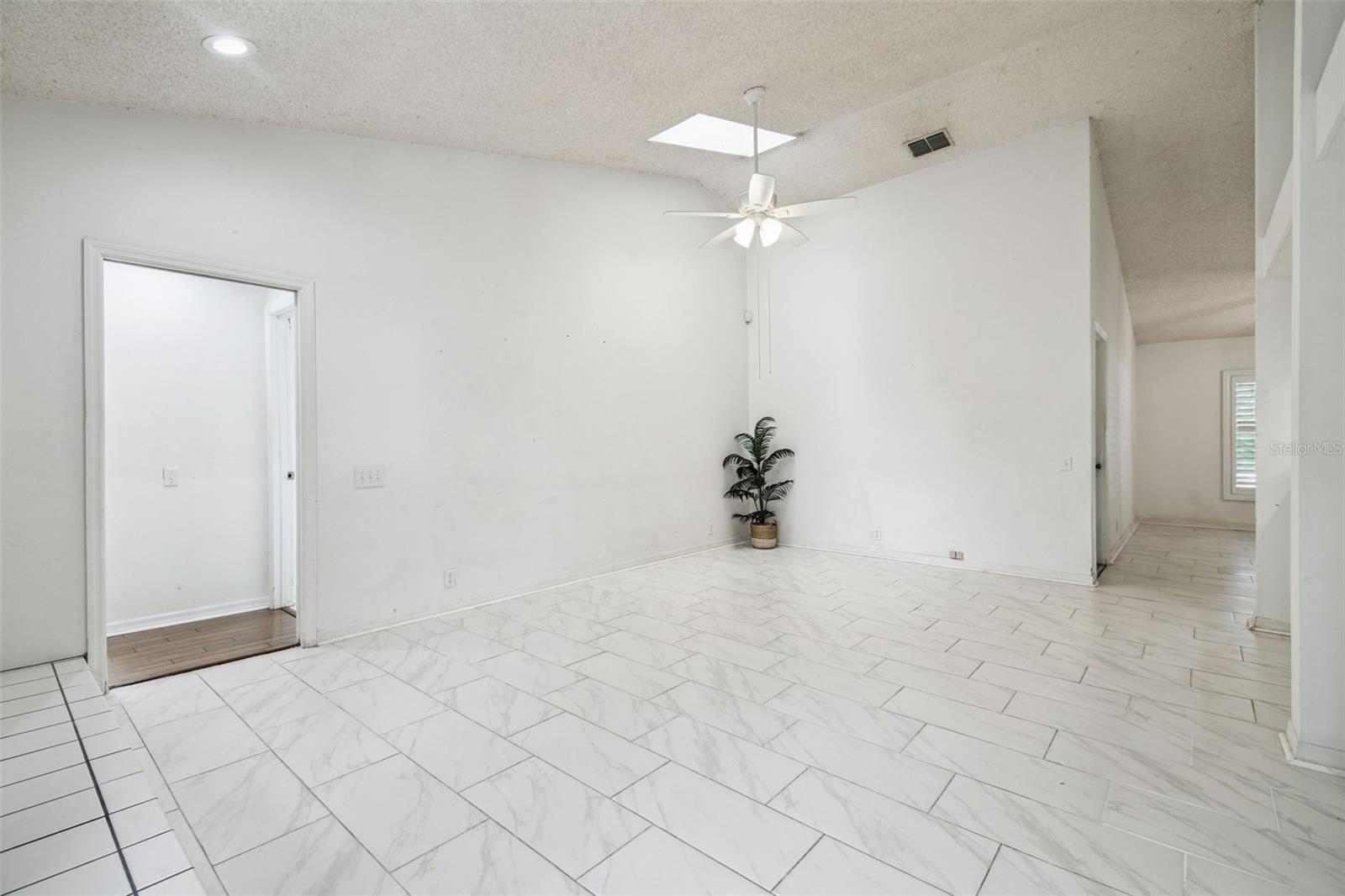 Image 19 of 48 For 1905 Horseshoe Drive