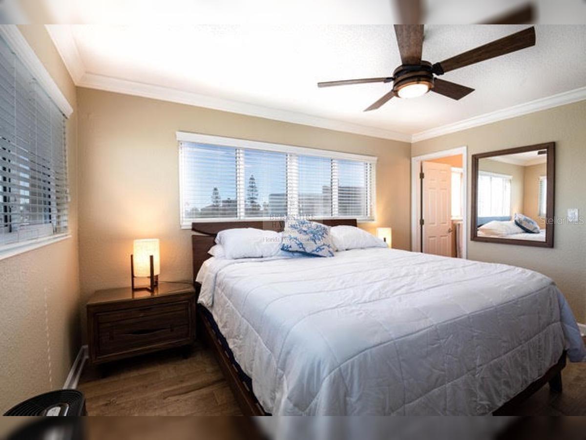 Image 17 of 31 For 10265 Gulf Boulevard A308