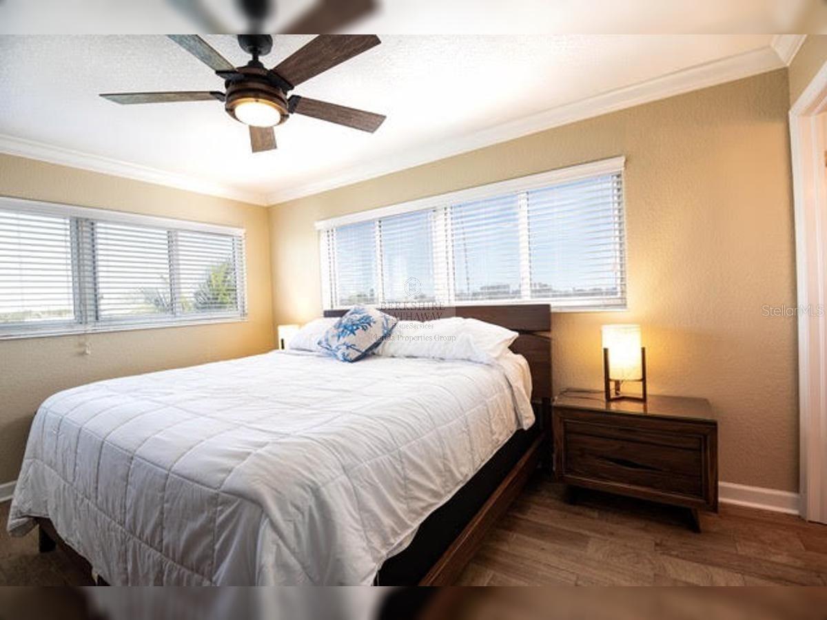 Image 18 of 31 For 10265 Gulf Boulevard A308