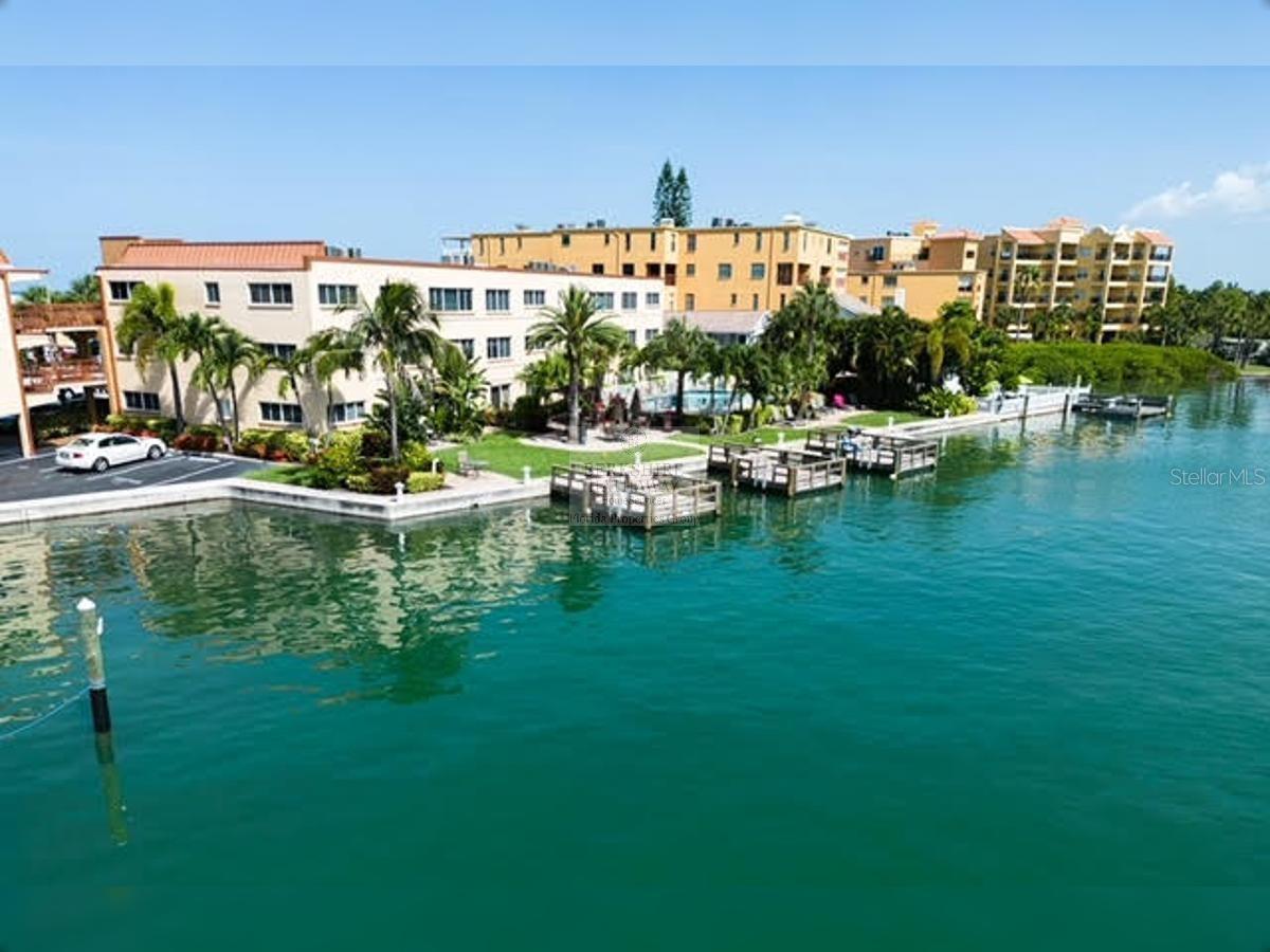 Image 3 of 31 For 10265 Gulf Boulevard A308