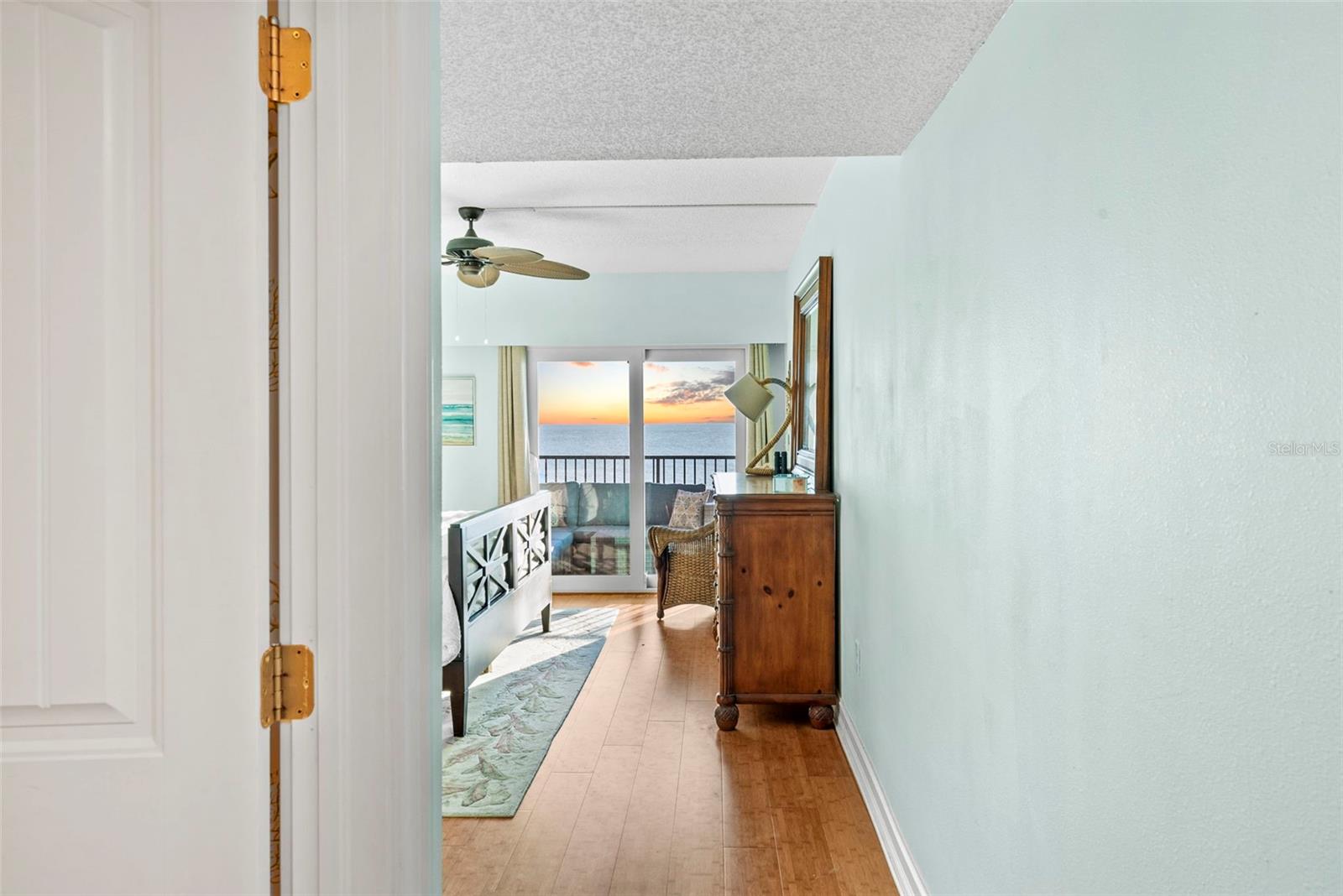 Image 28 of 71 For 13650 Gulf Boulevard 604