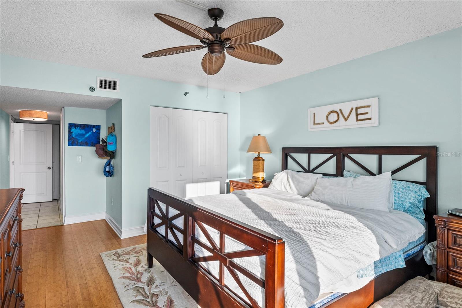 Image 33 of 71 For 13650 Gulf Boulevard 604