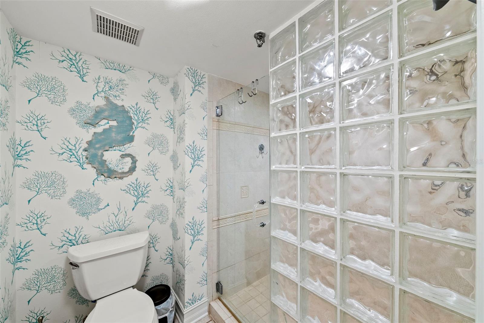 Image 36 of 71 For 13650 Gulf Boulevard 604