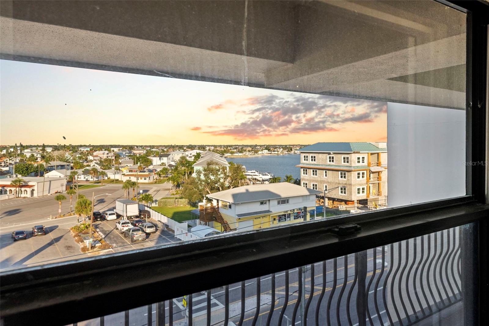 Image 40 of 71 For 13650 Gulf Boulevard 604