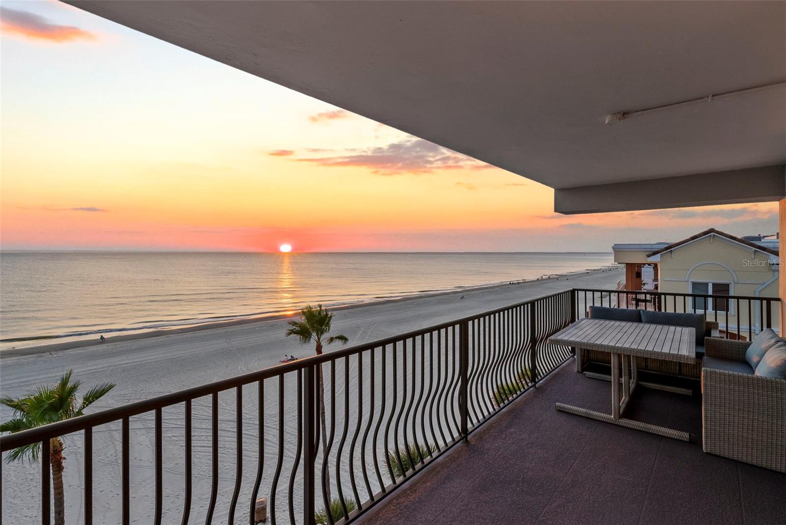 Image 43 of 71 For 13650 Gulf Boulevard 604