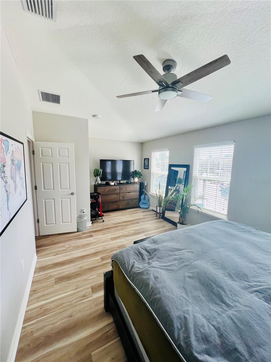 Image 12 of 22 For 6901 40th Lane N