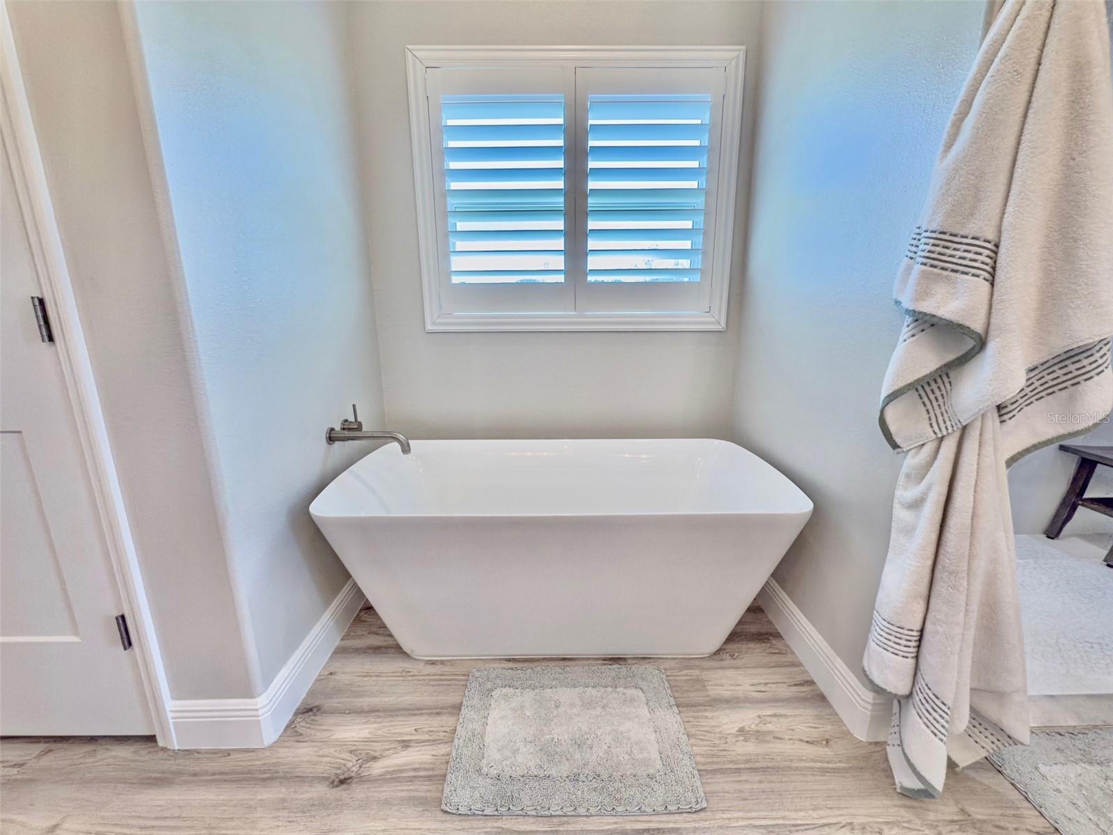 Image 13 of 22 For 7425 245th Street E