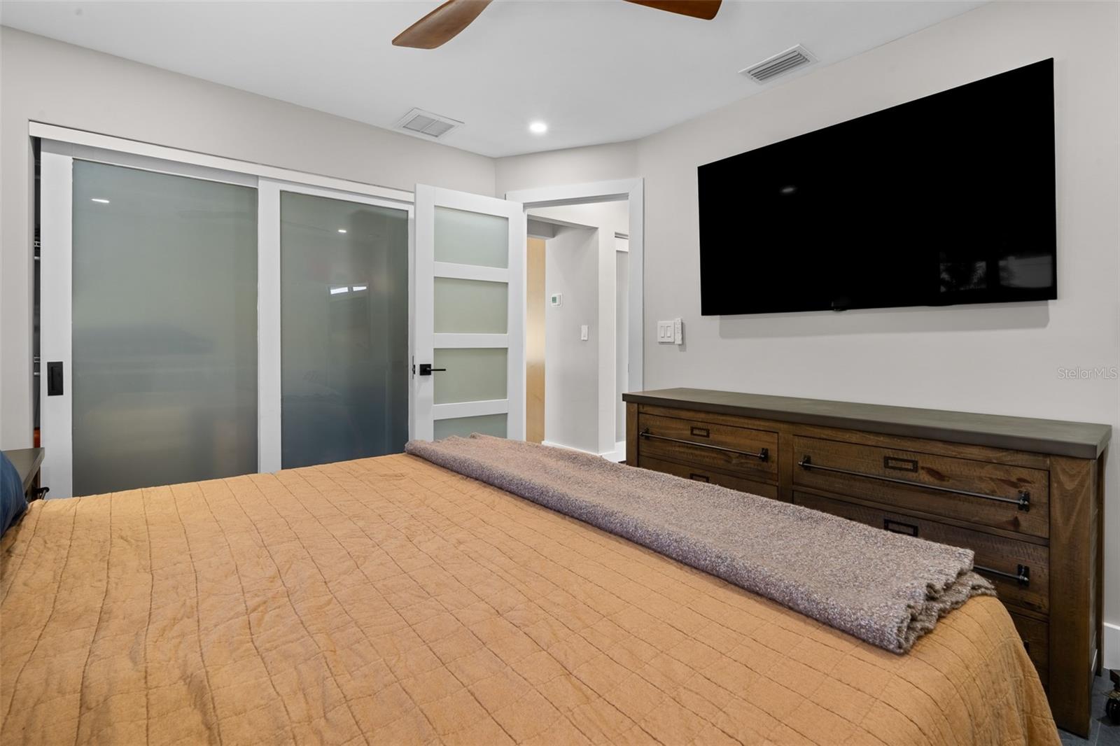 Image 11 of 30 For 8224 Parkwood Boulevard
