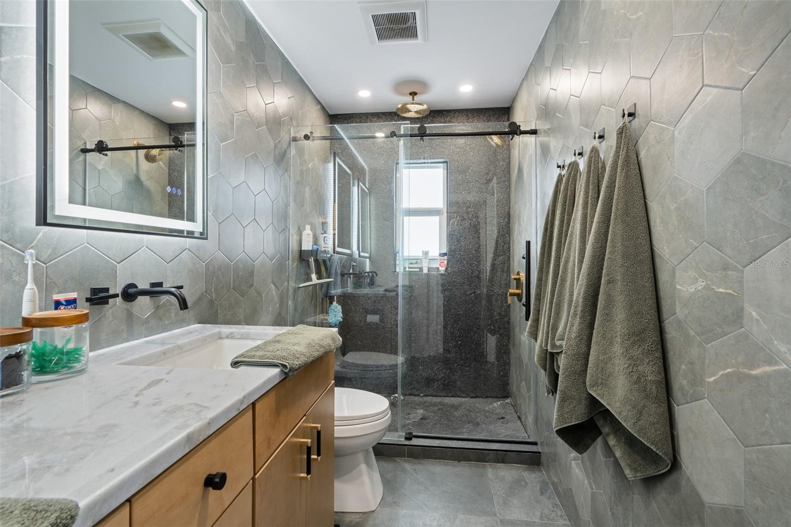 Image 19 of 30 For 8224 Parkwood Boulevard