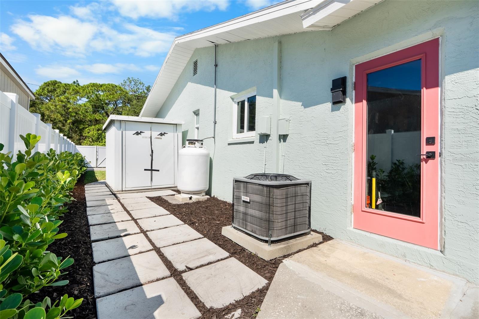 Image 27 of 30 For 8224 Parkwood Boulevard