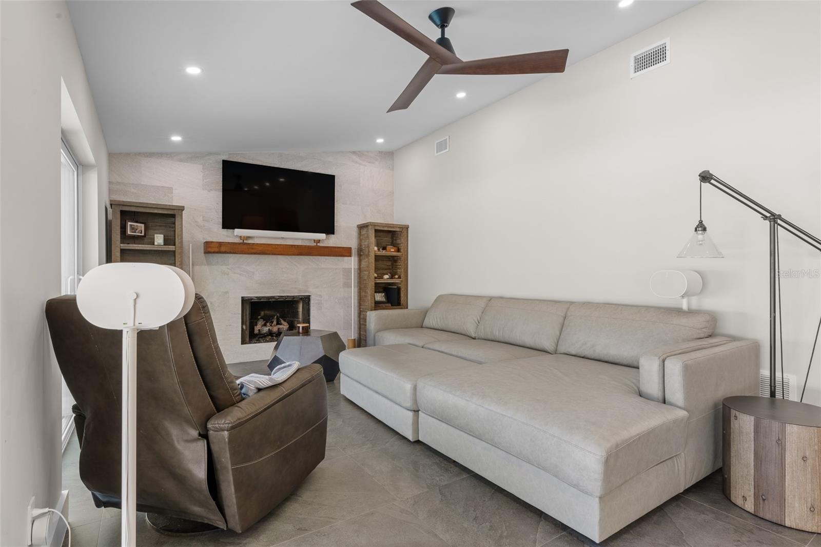 Image 8 of 30 For 8224 Parkwood Boulevard