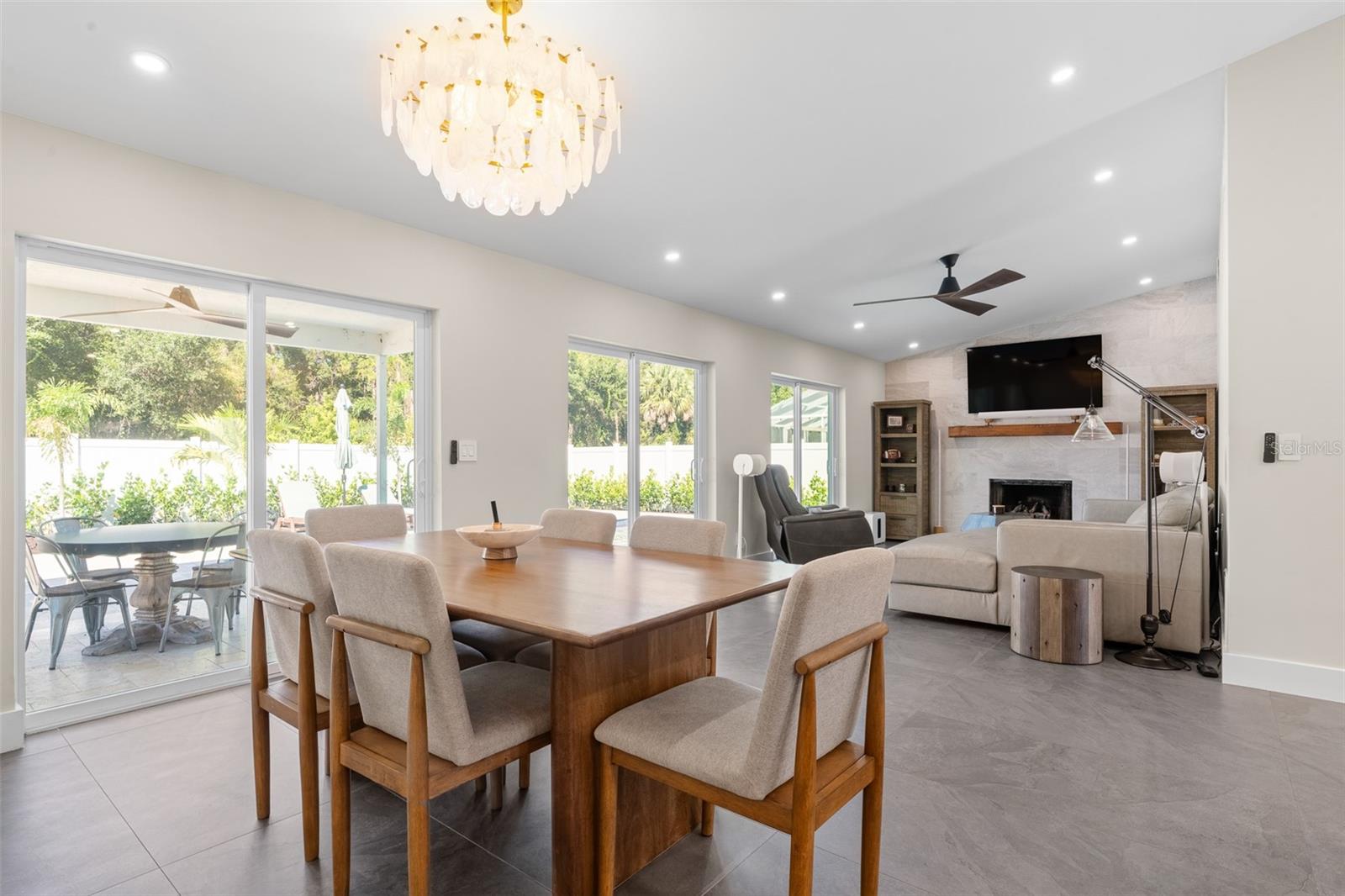 Image 9 of 30 For 8224 Parkwood Boulevard