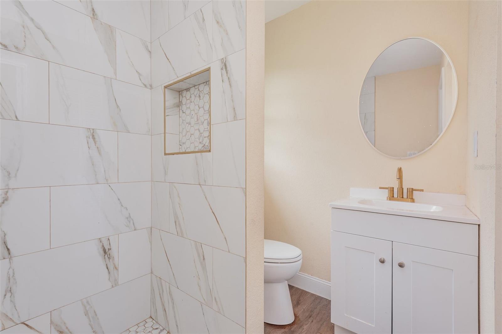 Image 17 of 31 For 660 6th St  