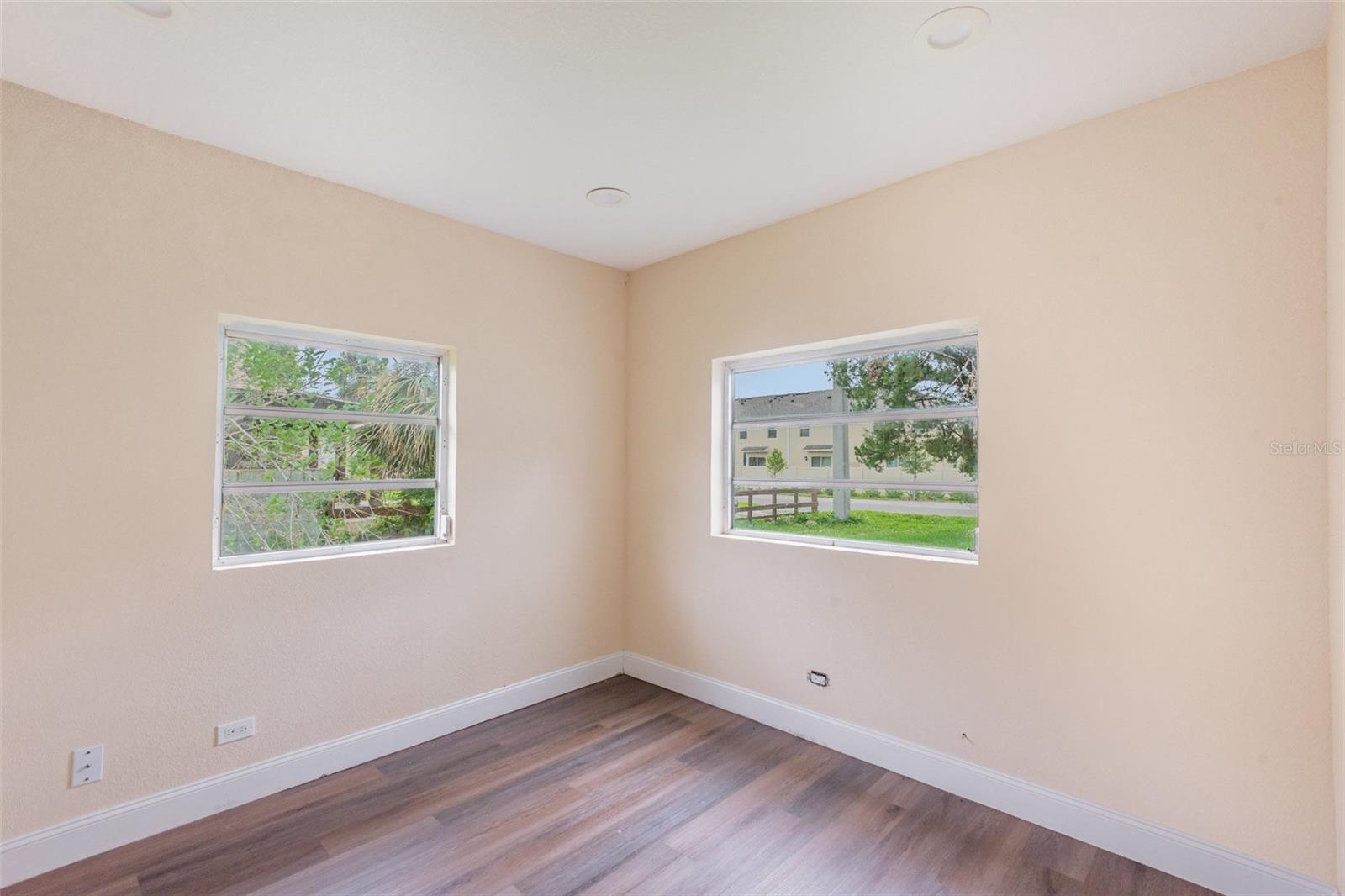 Image 19 of 31 For 660 6th St  