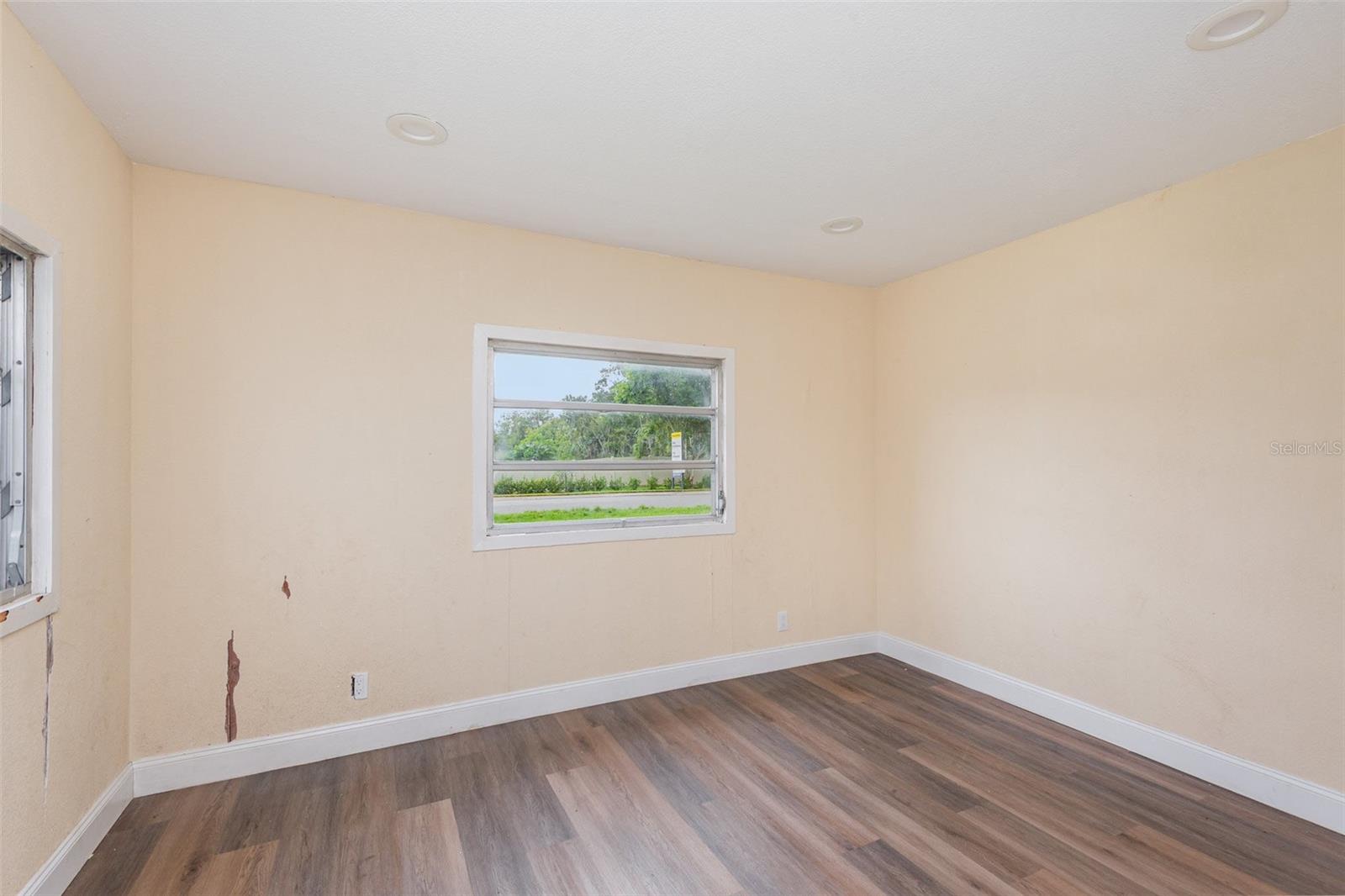 Image 22 of 31 For 660 6th St  