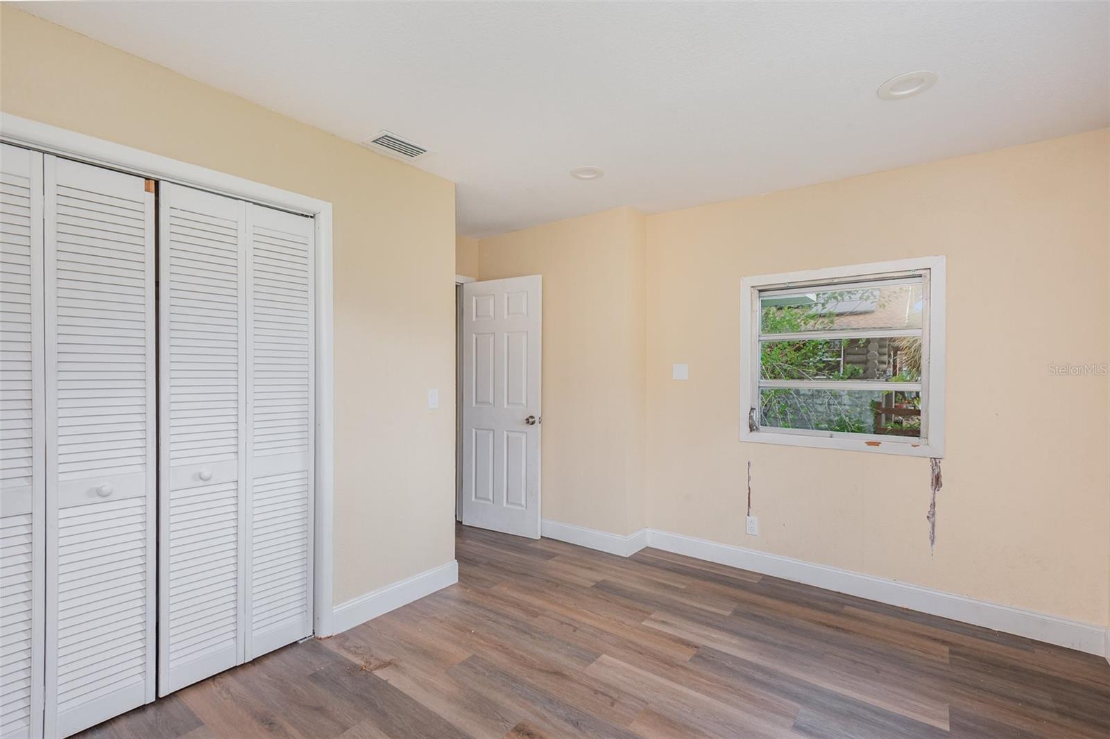 Image 23 of 31 For 660 6th St  