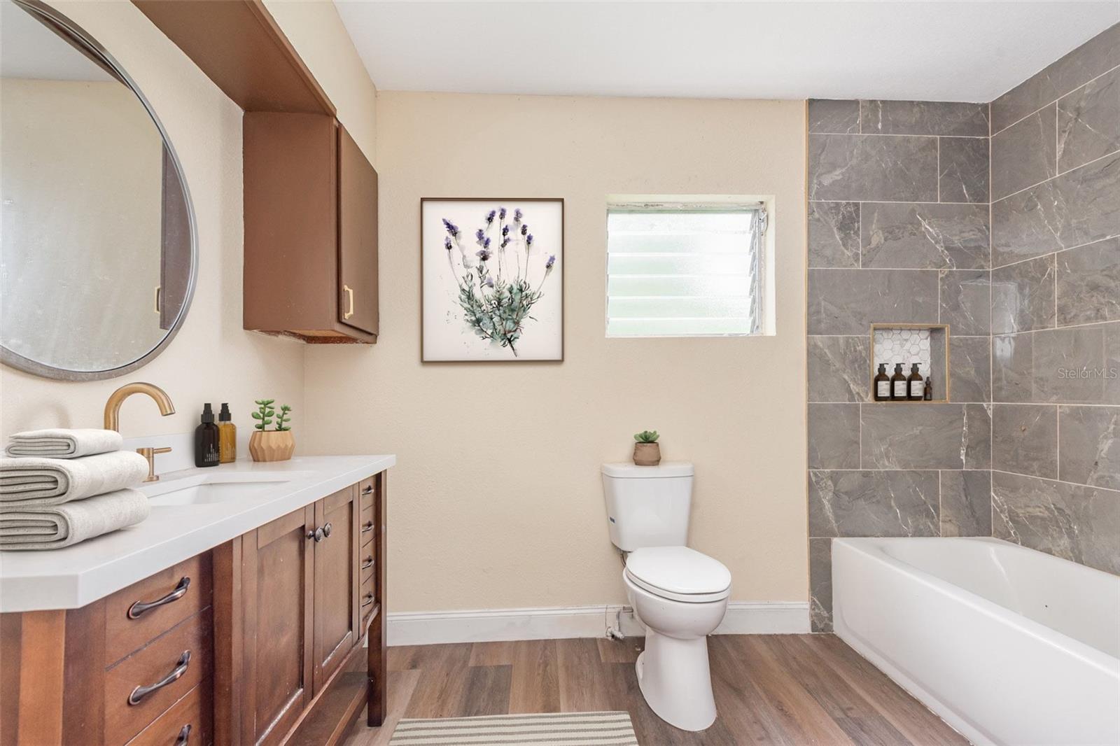 Image 24 of 31 For 660 6th St  