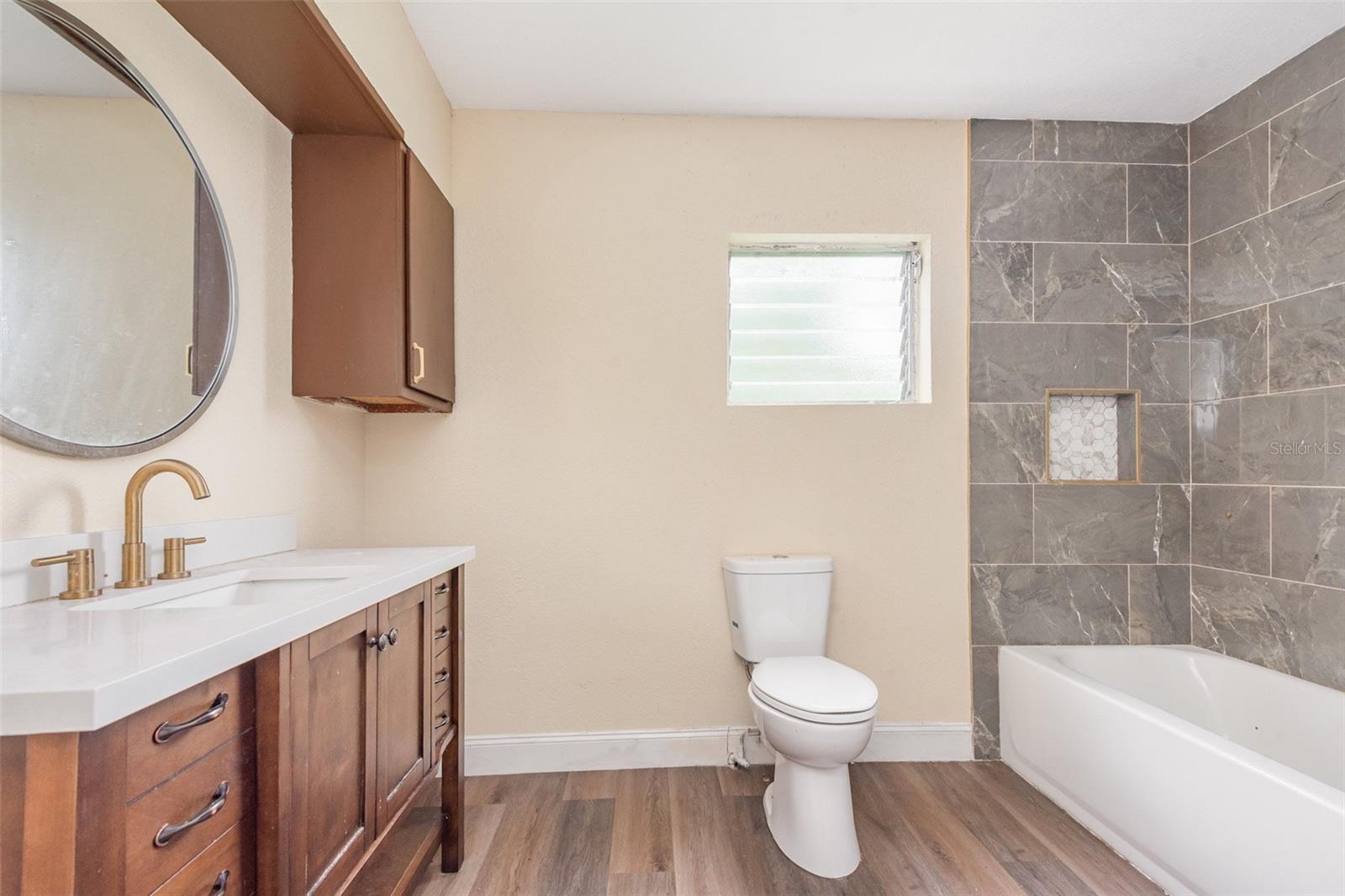 Image 25 of 31 For 660 6th St  