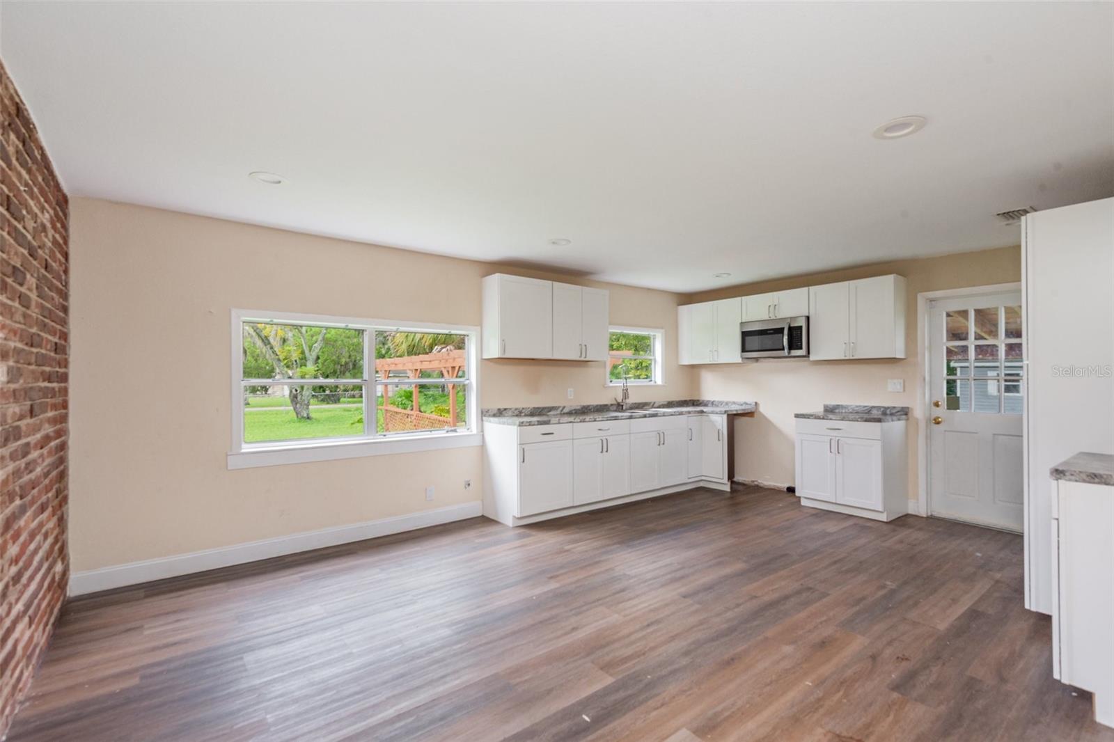 Image 9 of 31 For 660 6th St  