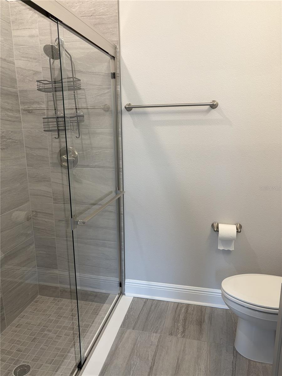 Image 10 of 18 For 845 Burlington Avenue N