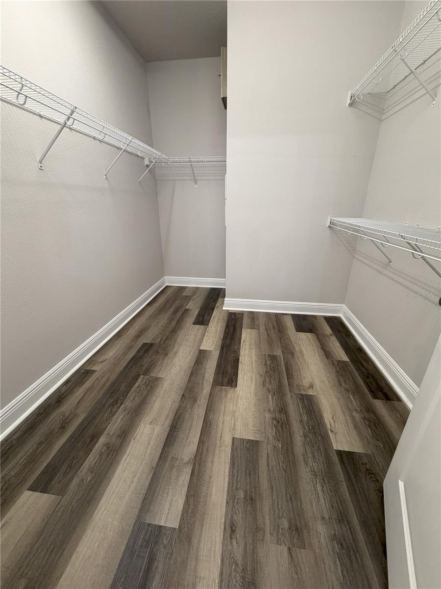 Image 11 of 18 For 845 Burlington Avenue N