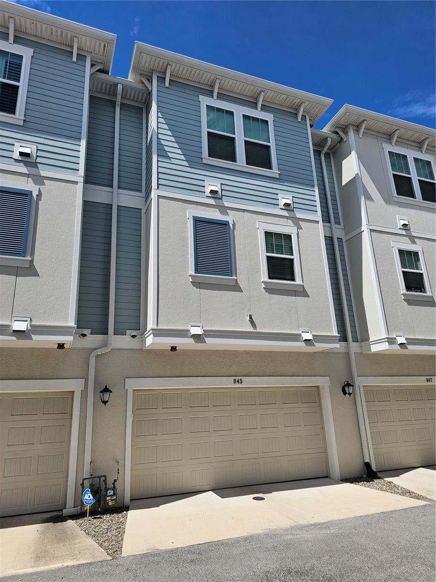 Image 2 of 18 For 845 Burlington Avenue N