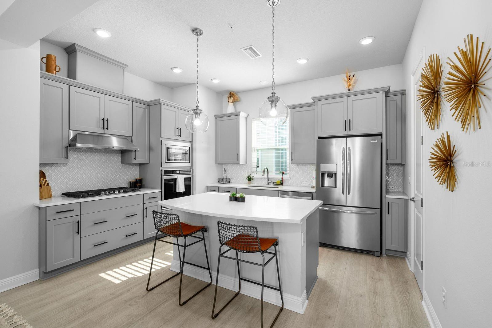 Image 3 of 18 For 845 Burlington Avenue N