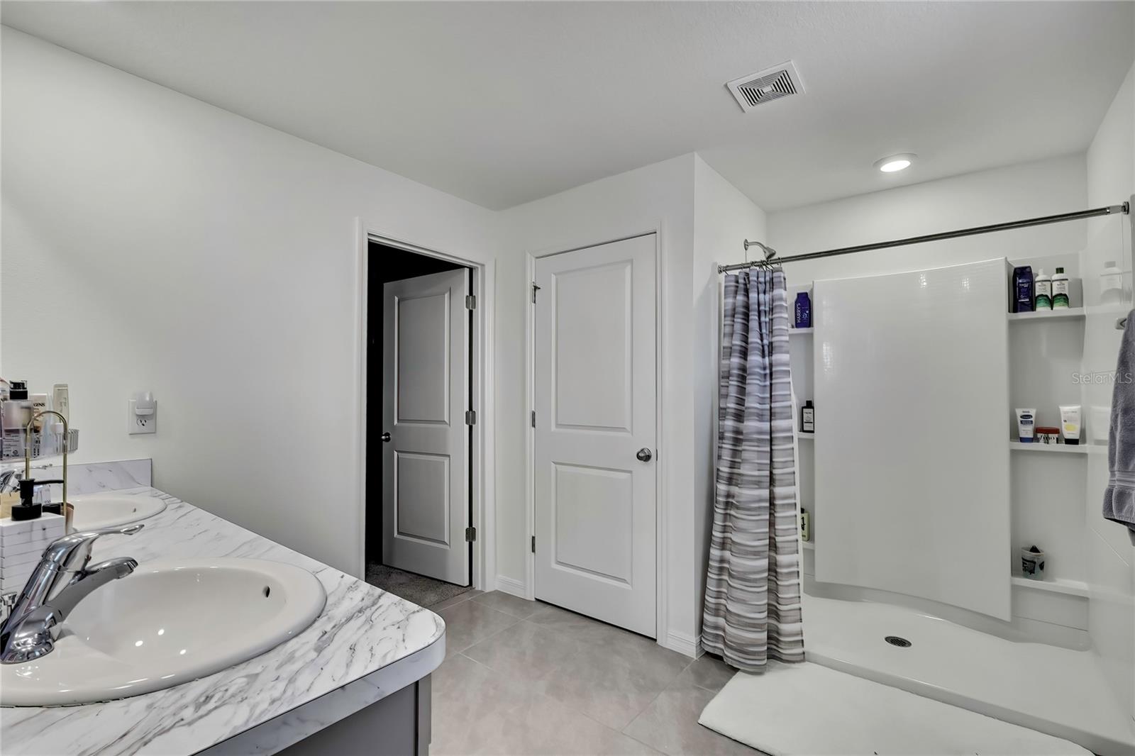 Image 19 of 37 For 16673 Windmill Forge Pass