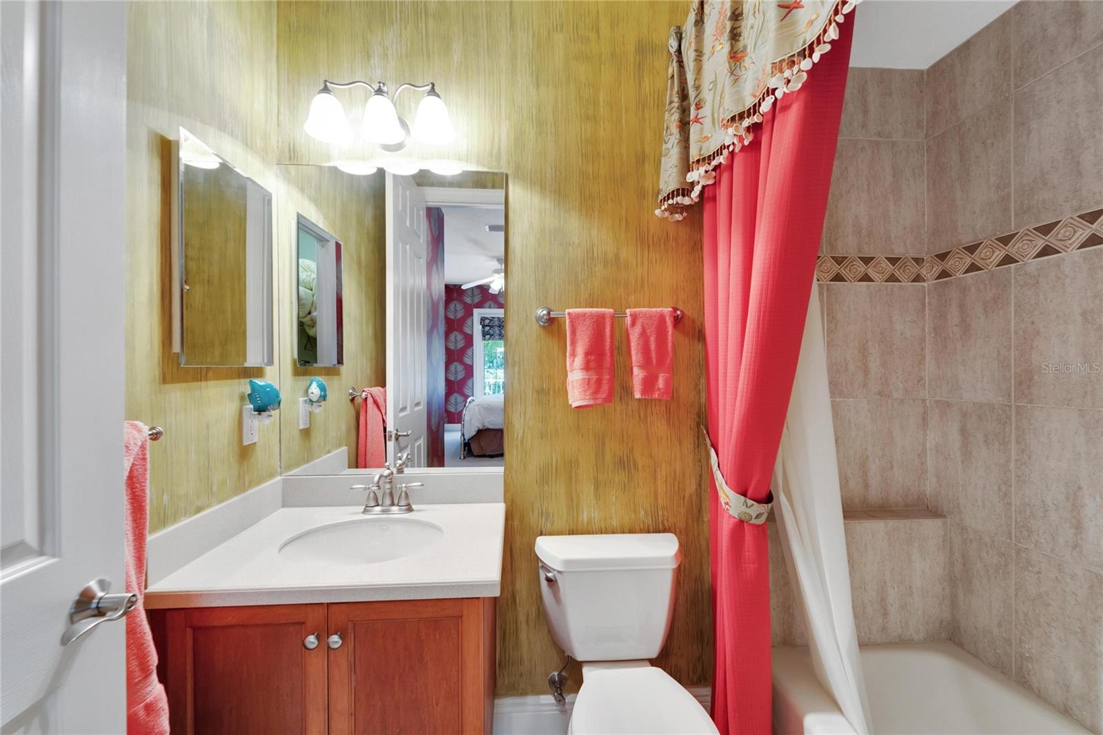 Image 20 of 93 For 517 Mirabay Boulevard