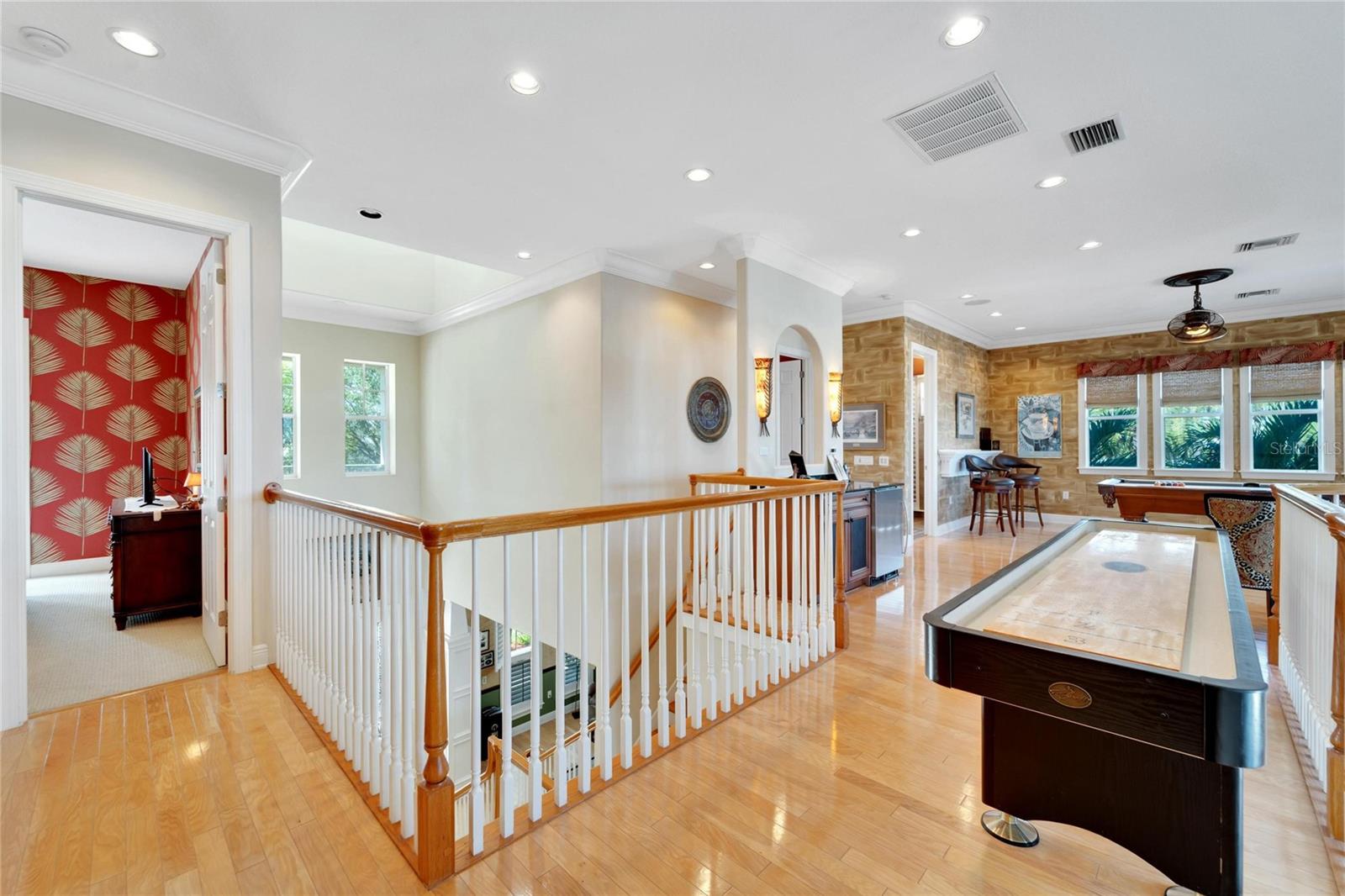 Image 35 of 93 For 517 Mirabay Boulevard