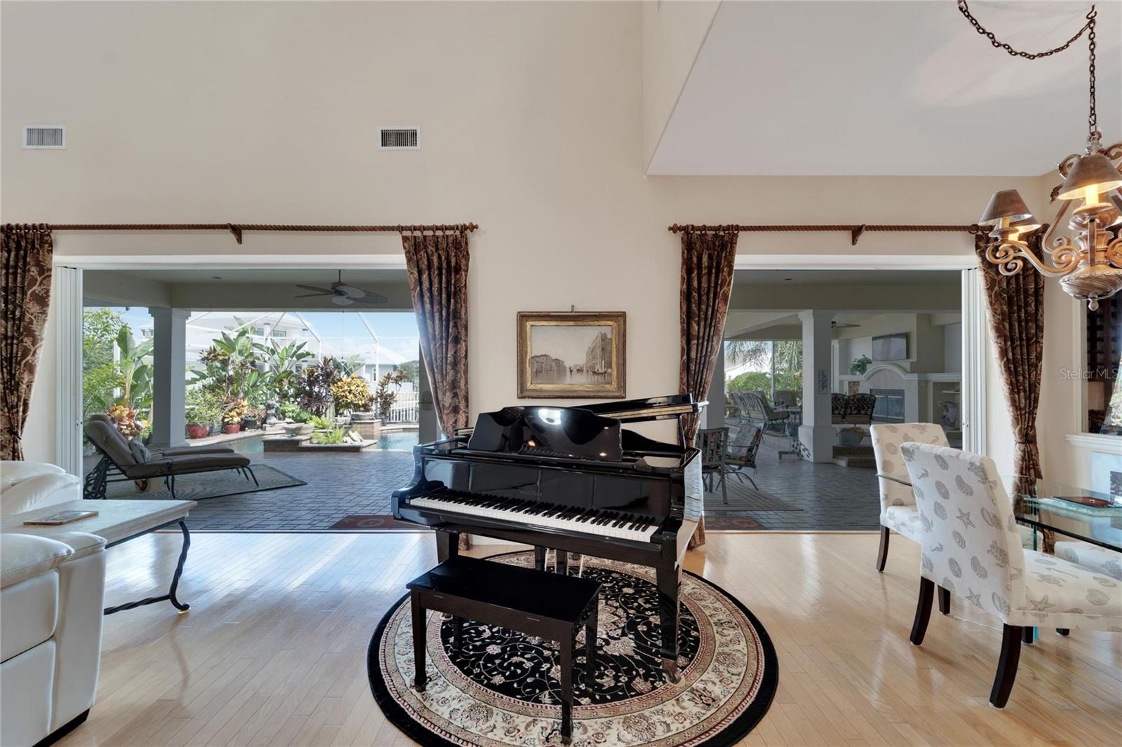 Image 68 of 93 For 517 Mirabay Boulevard