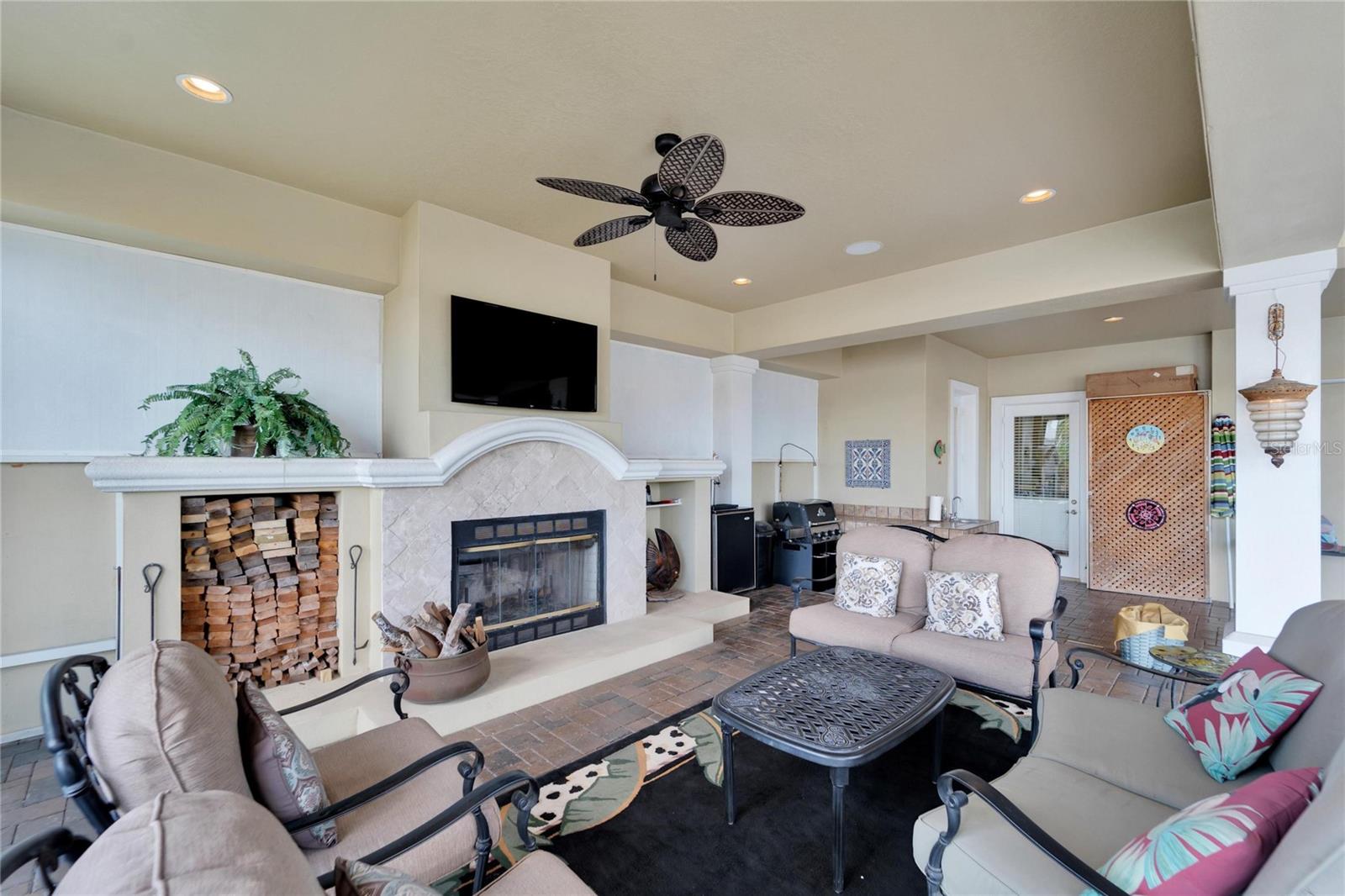 Image 79 of 93 For 517 Mirabay Boulevard