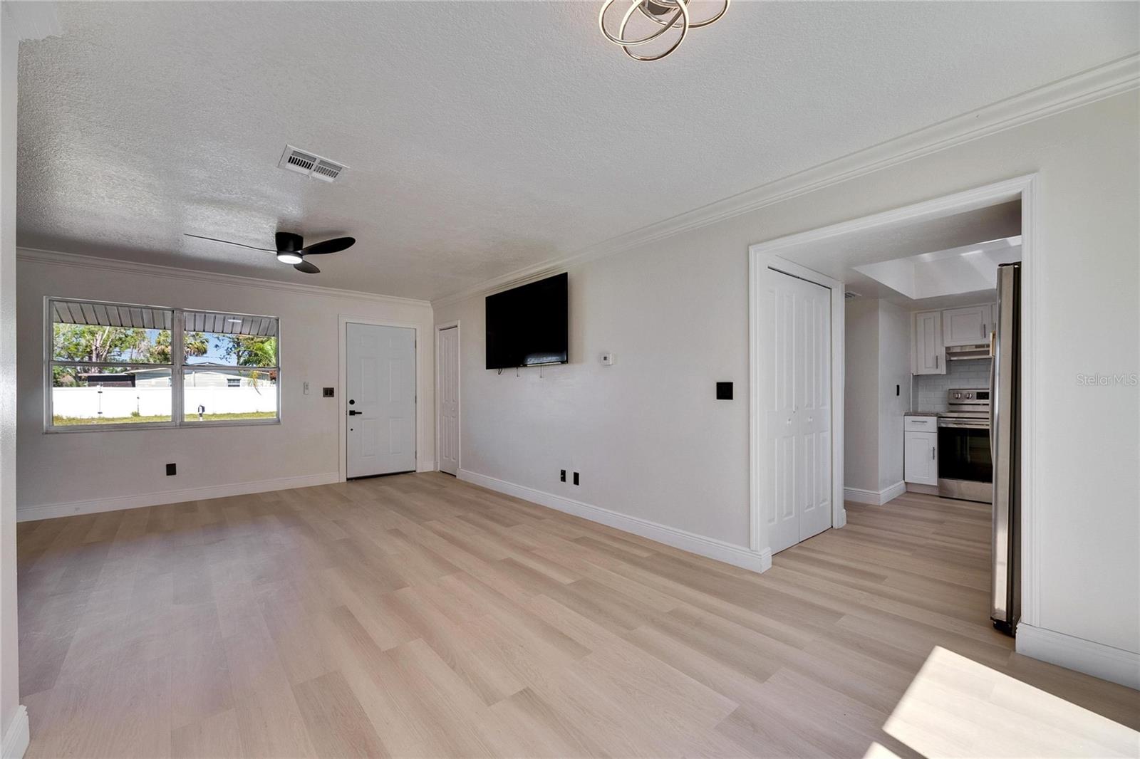 Image 11 of 46 For 564 Florida Circle S