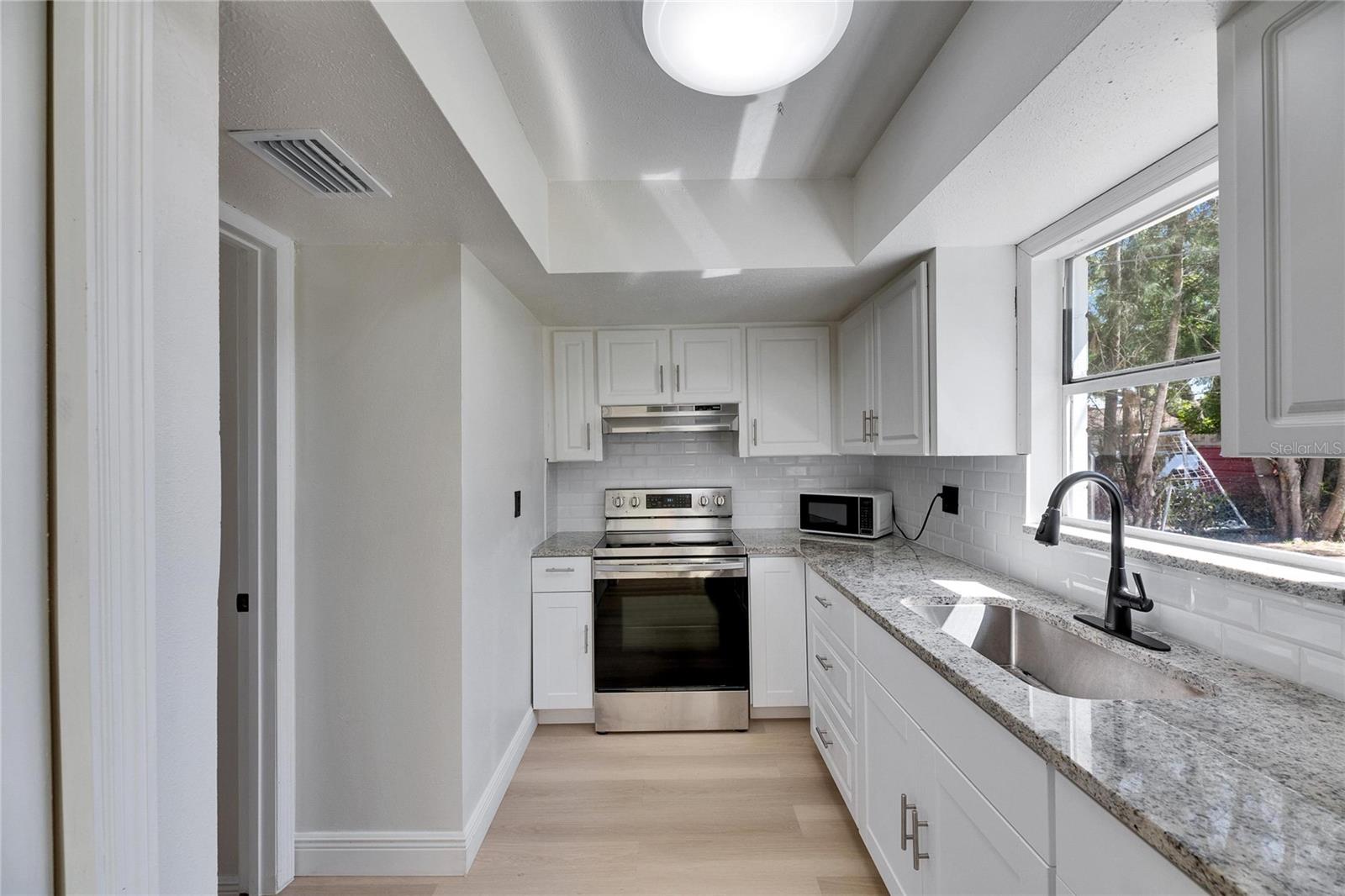 Image 22 of 46 For 564 Florida Circle S