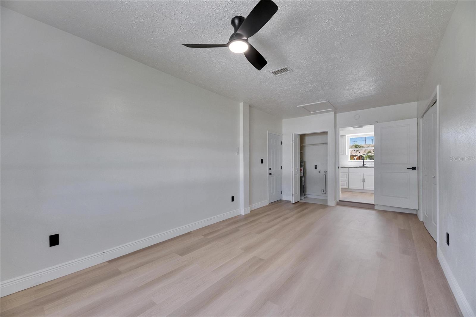 Image 26 of 46 For 564 Florida Circle S