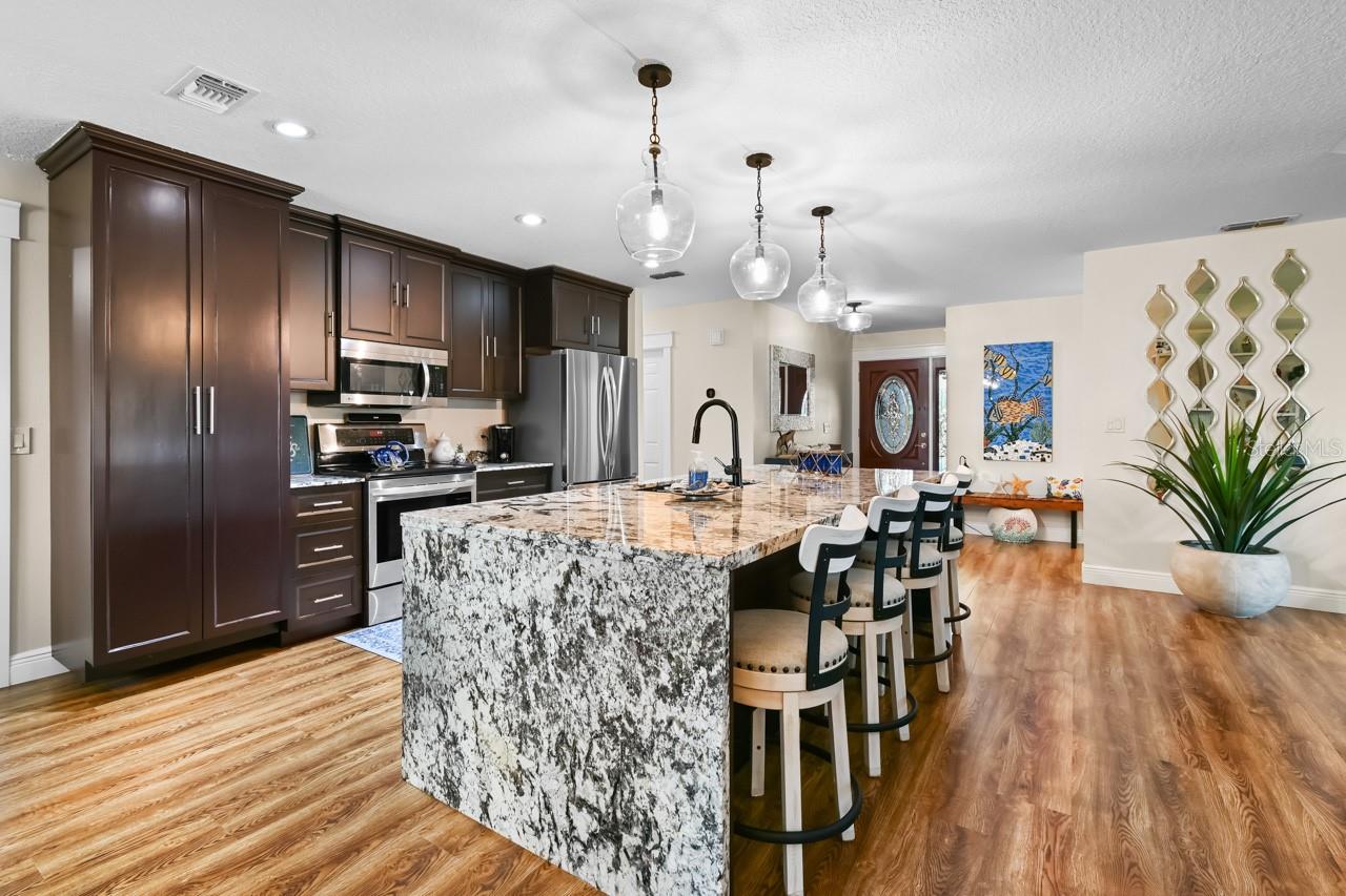 Listing photo id 10 for 1809 Wolf Laurel Drive