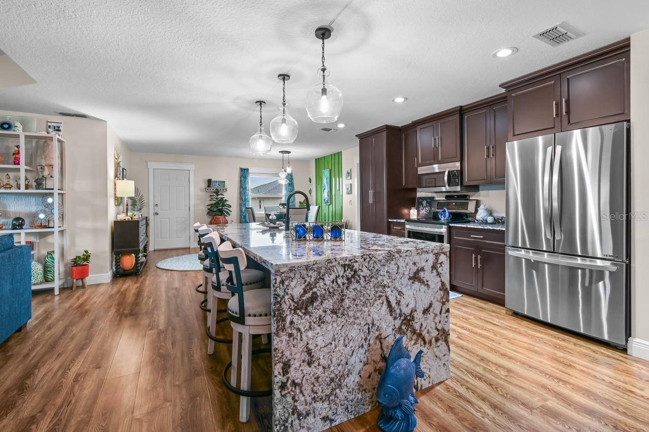 Listing photo id 11 for 1809 Wolf Laurel Drive