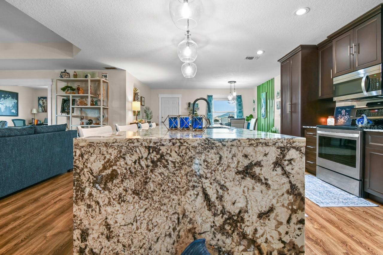 Listing photo id 12 for 1809 Wolf Laurel Drive