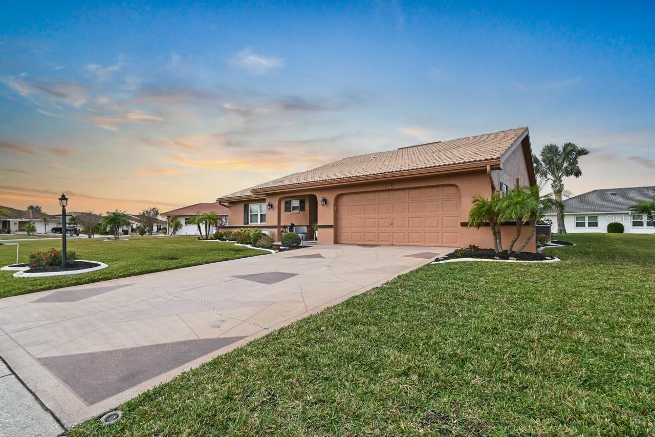 Listing photo id 0 for 1809 Wolf Laurel Drive
