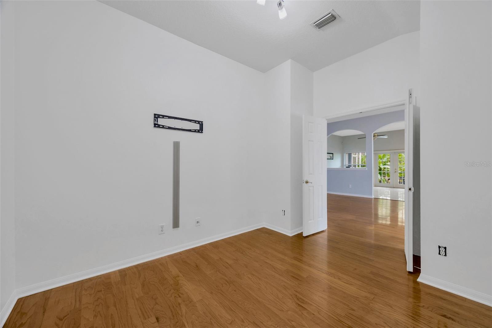 Image 7 of 32 For 7533 Terrace River Drive
