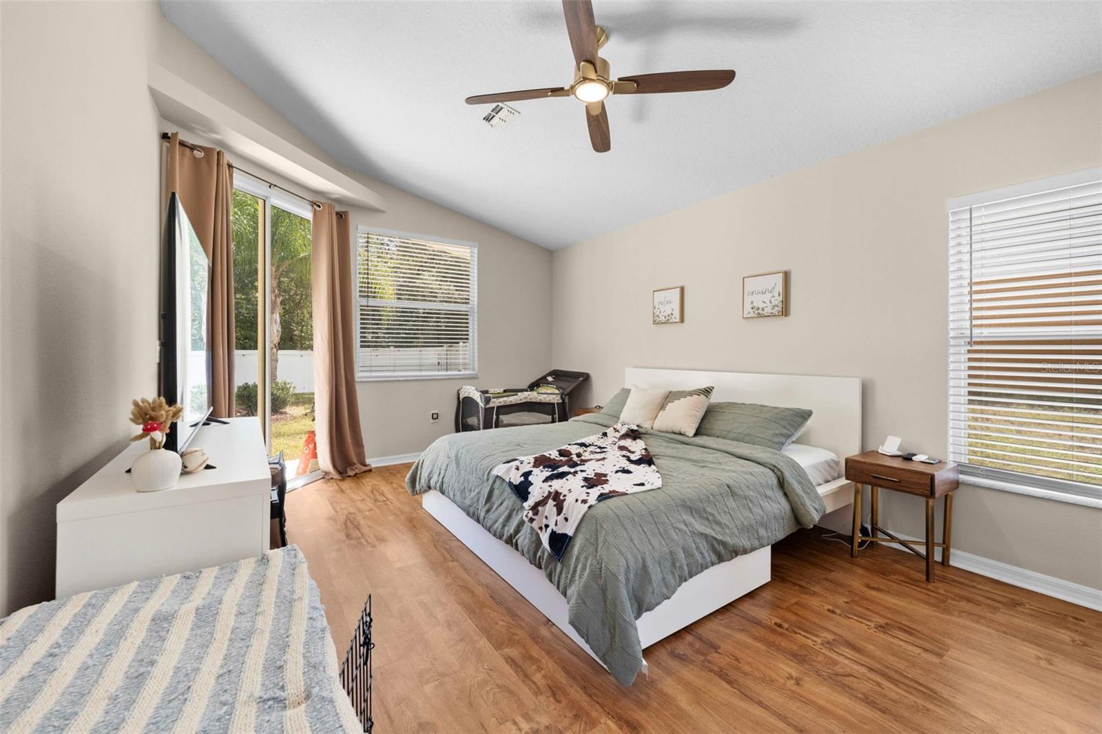 Image 15 of 58 For 12114 Elston Street