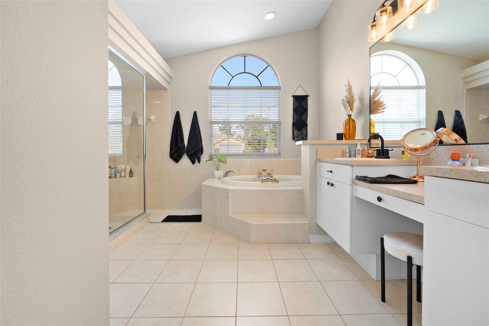 Image 19 of 58 For 12114 Elston Street