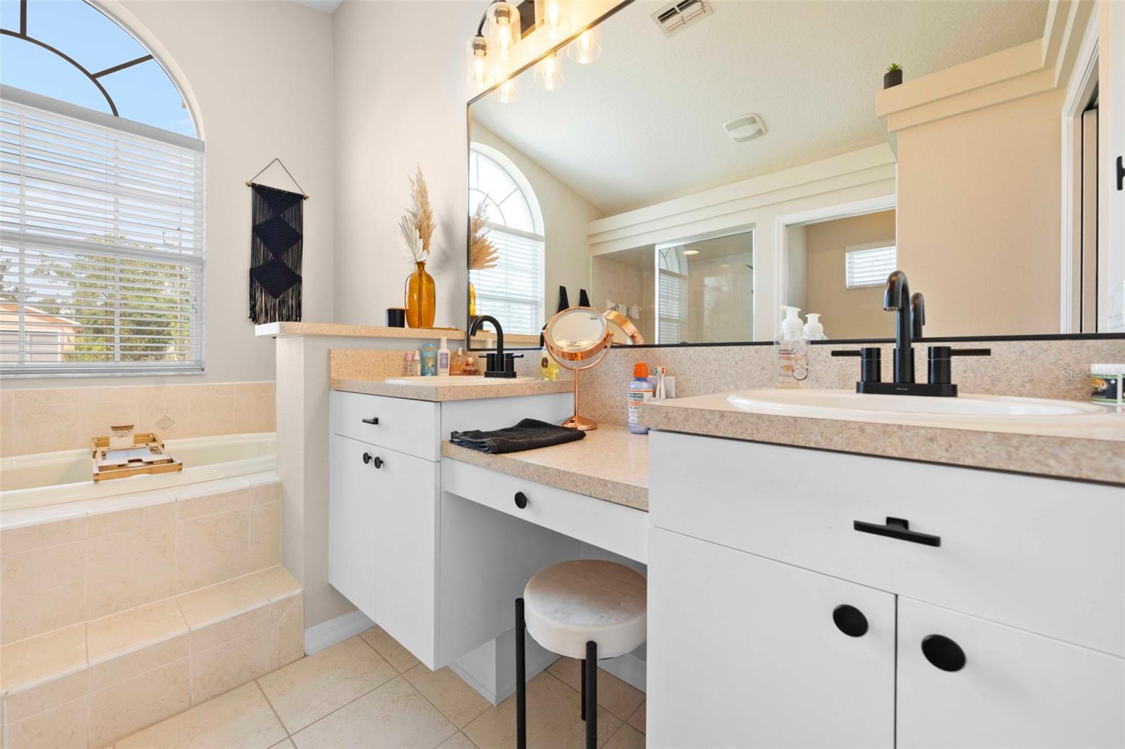 Image 20 of 58 For 12114 Elston Street