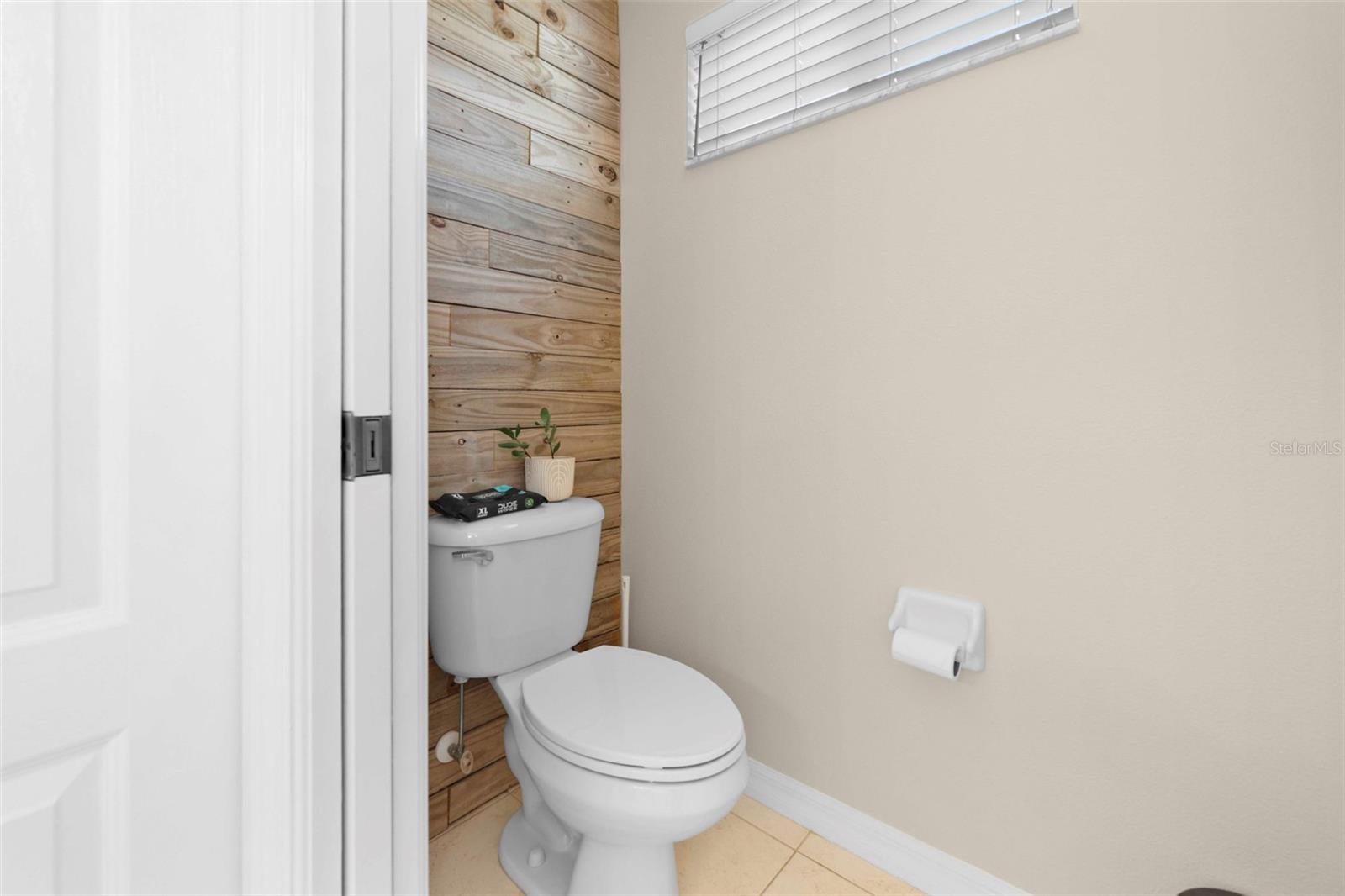 Image 23 of 58 For 12114 Elston Street